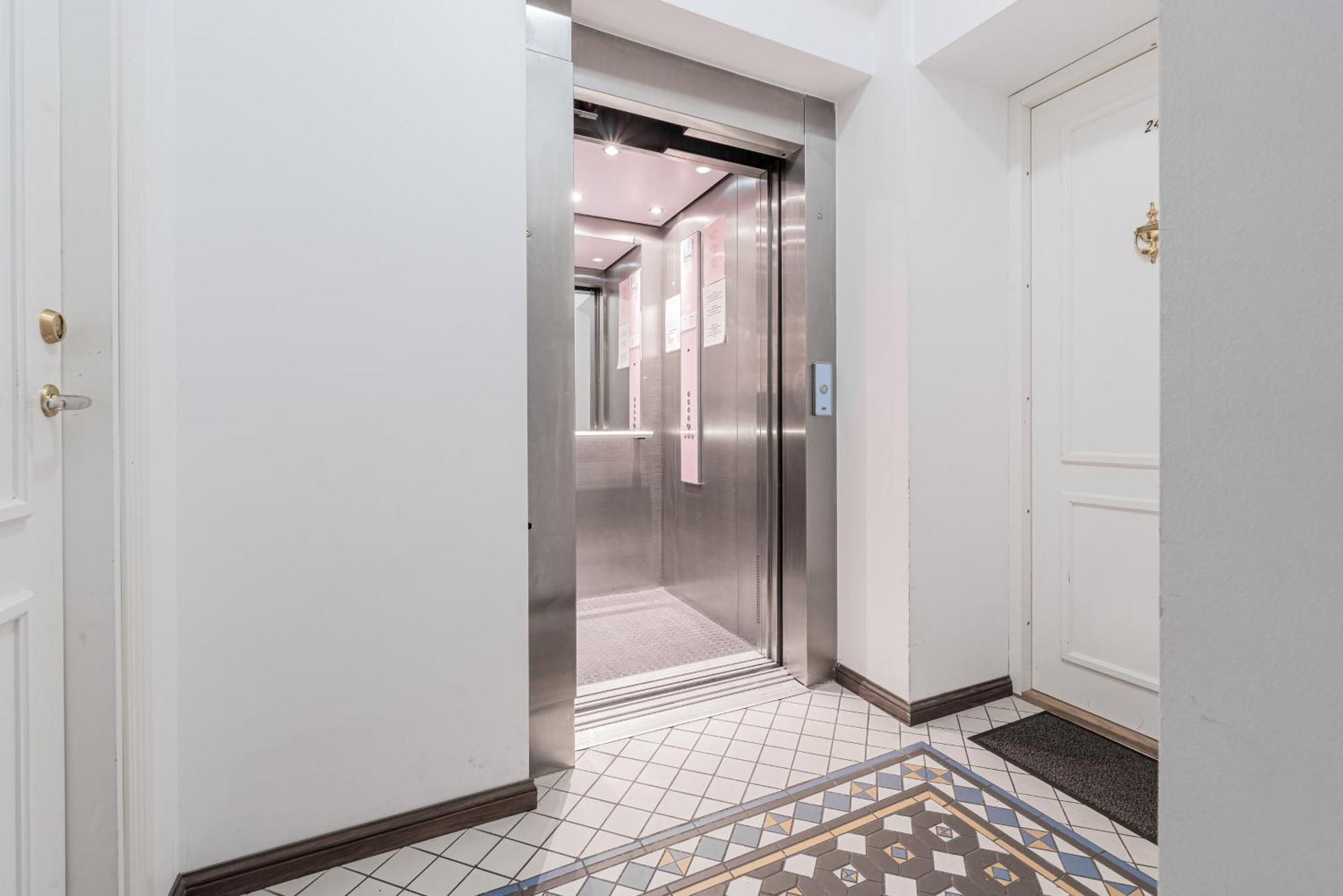 Aparthotel Yoga 4*